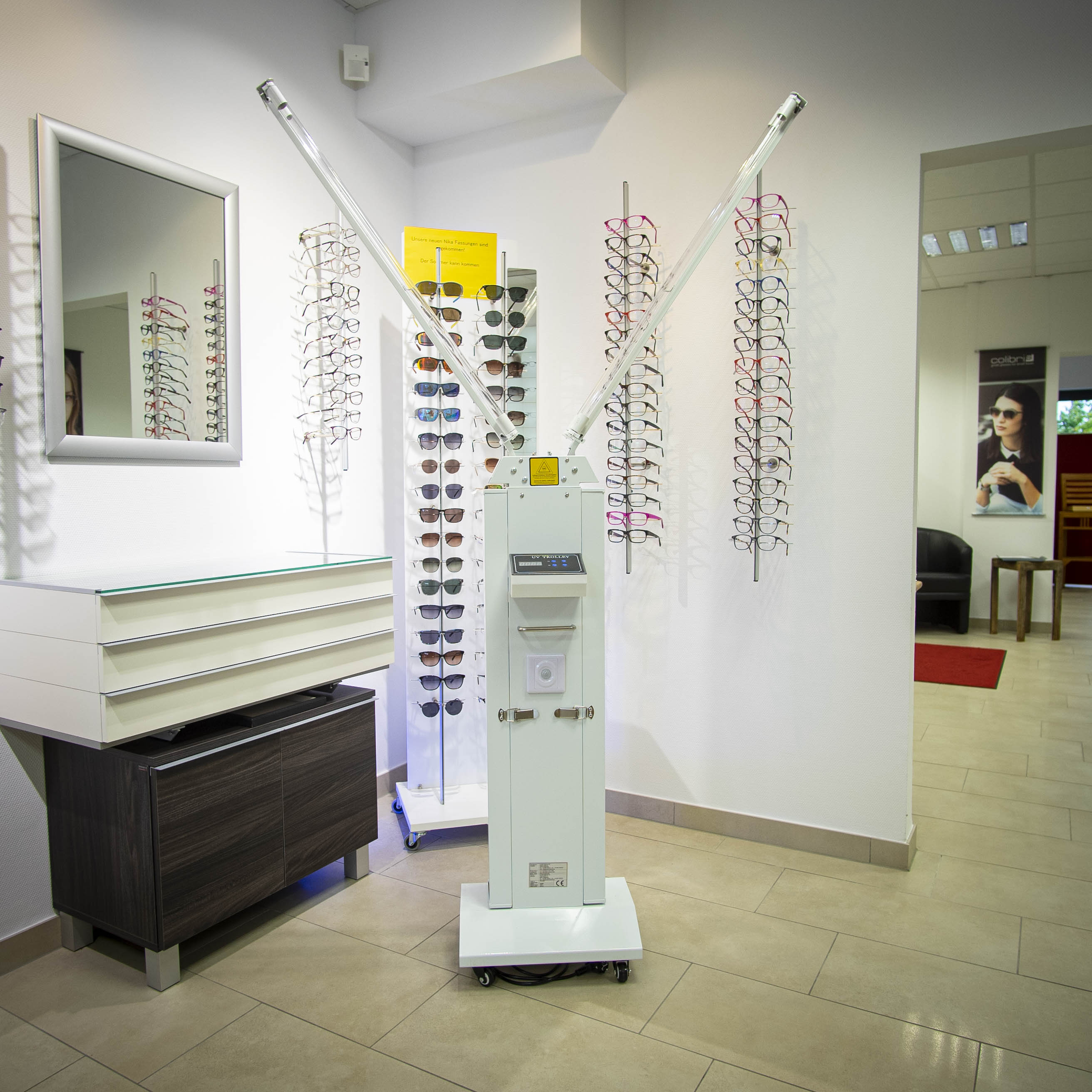 UV-C Desinfektionsstation 120W with 4 tubes for 60 m² room area, Good Connections®