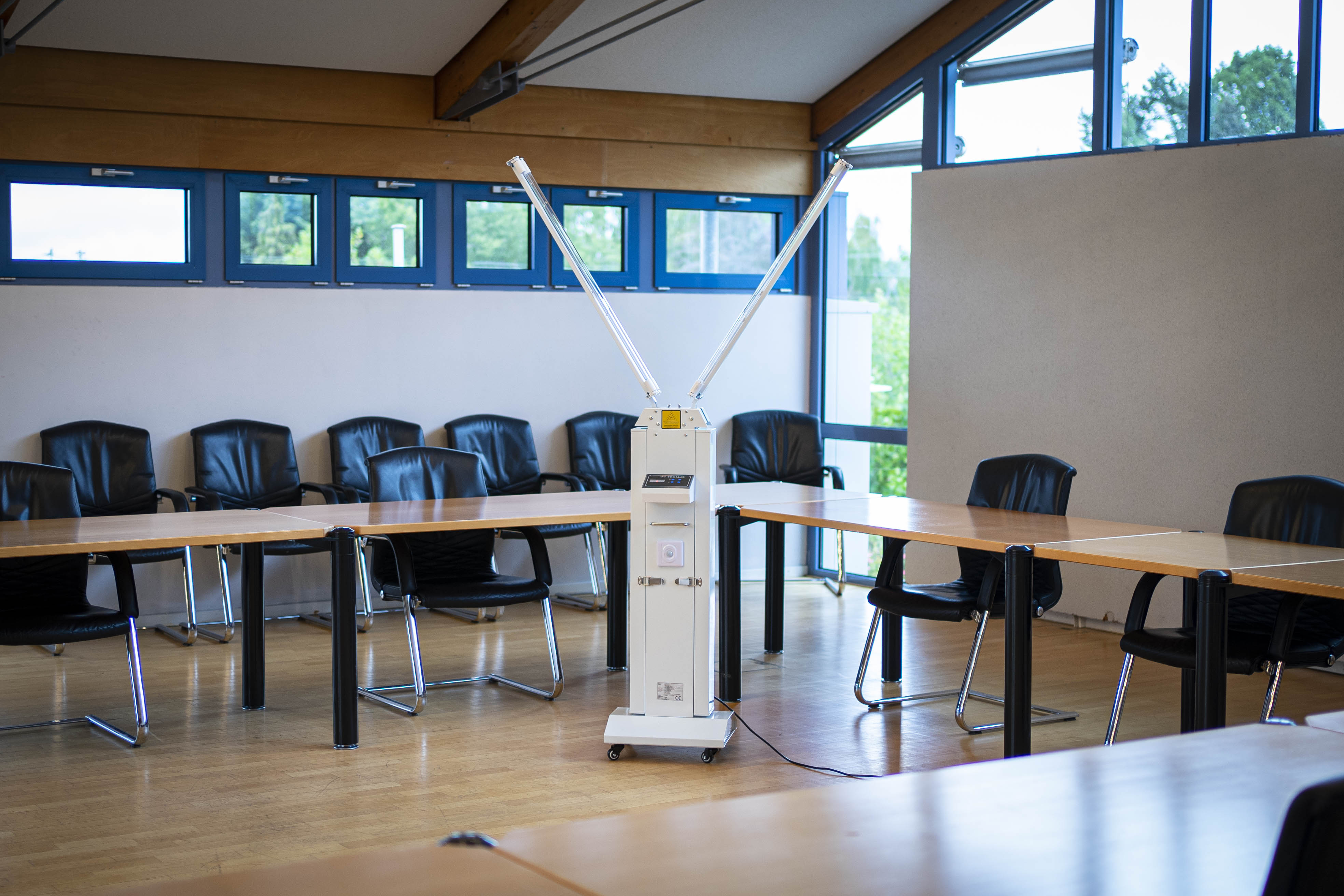 UV-C Desinfektionsstation 120W with 4 tubes for 60 m² room area, Good Connections®