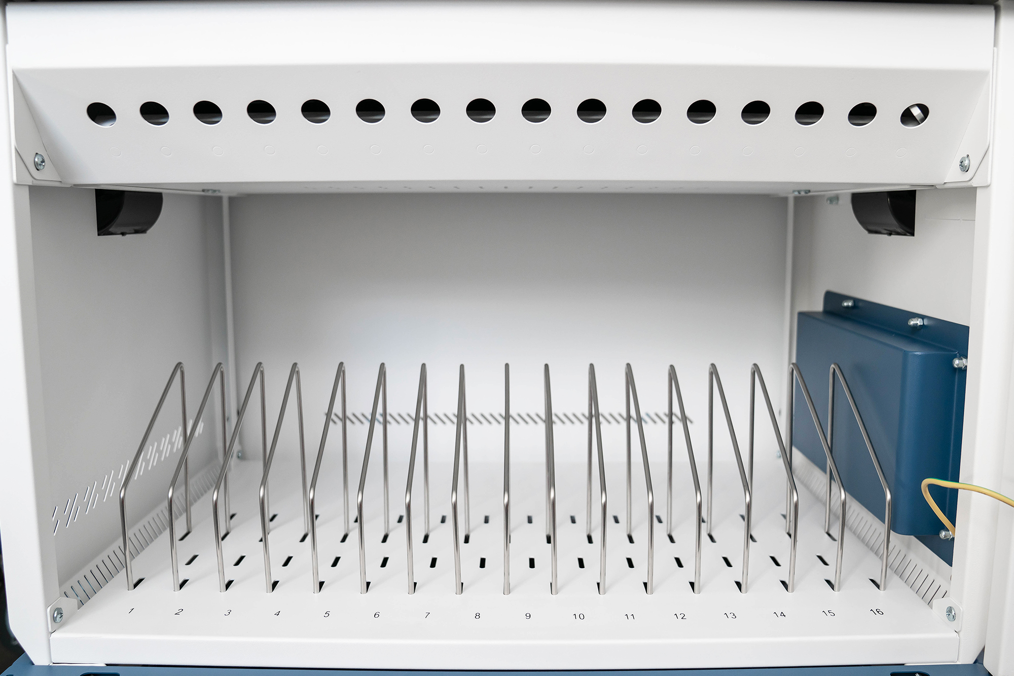 Good Connections® GEMMA N16 Notebook charging cabinet/cart for 16 devices, safety contact sockets, white/blue