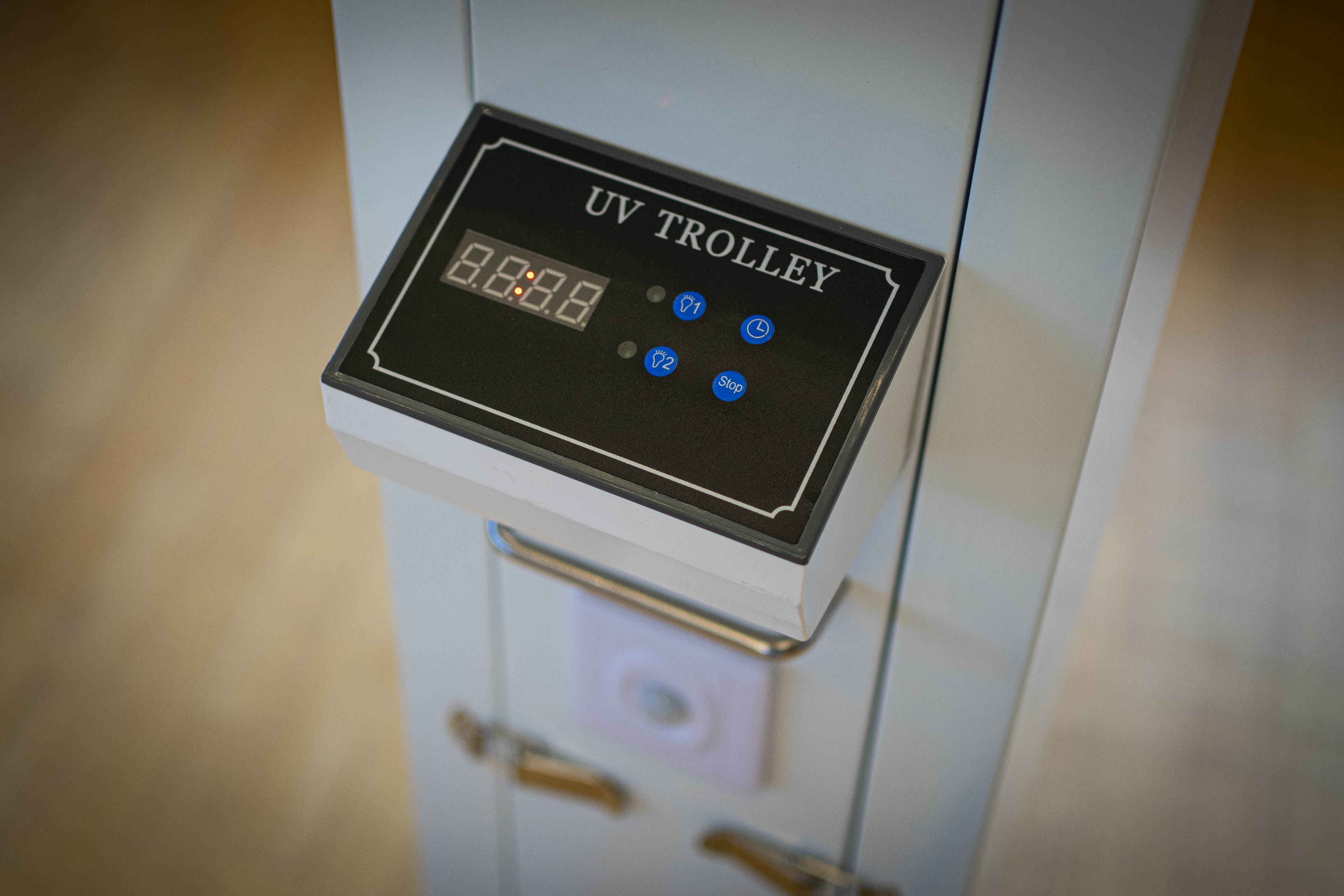 UV-C Desinfektionsstation 120W with 4 tubes for 60 m² room area, Good Connections®