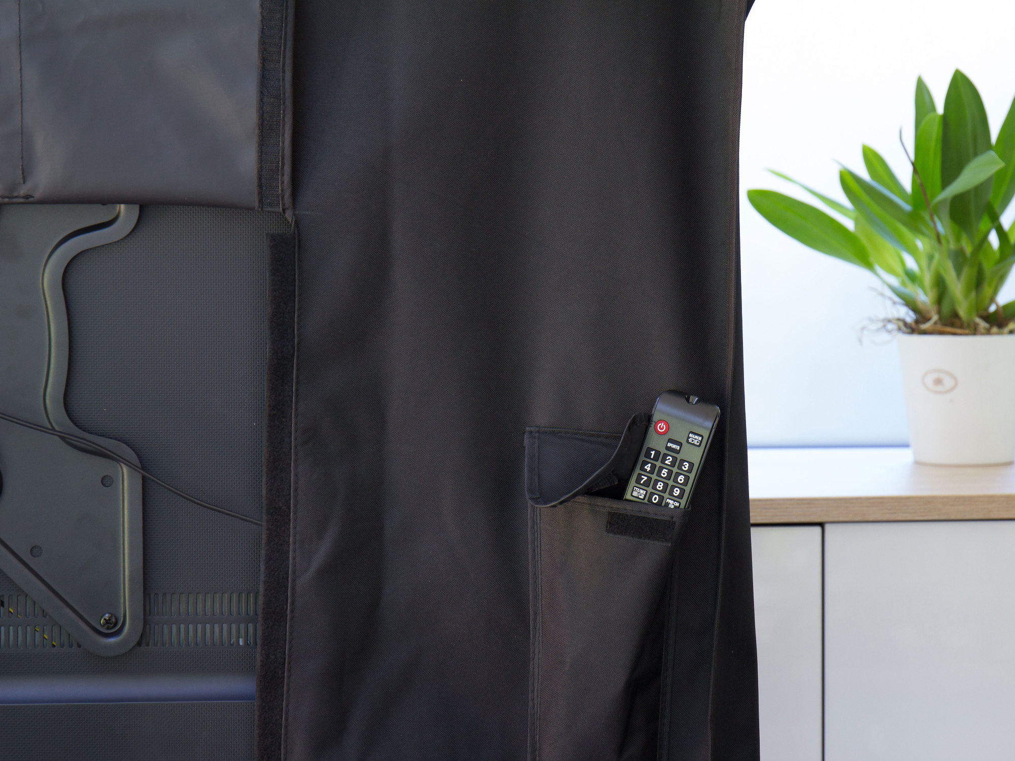 Python® Series TV-Cover Indoor/Outdoor – wetterfester Universalschutz for Ihr TV or Monitor, 132x76 cm, 55“ up to 58“