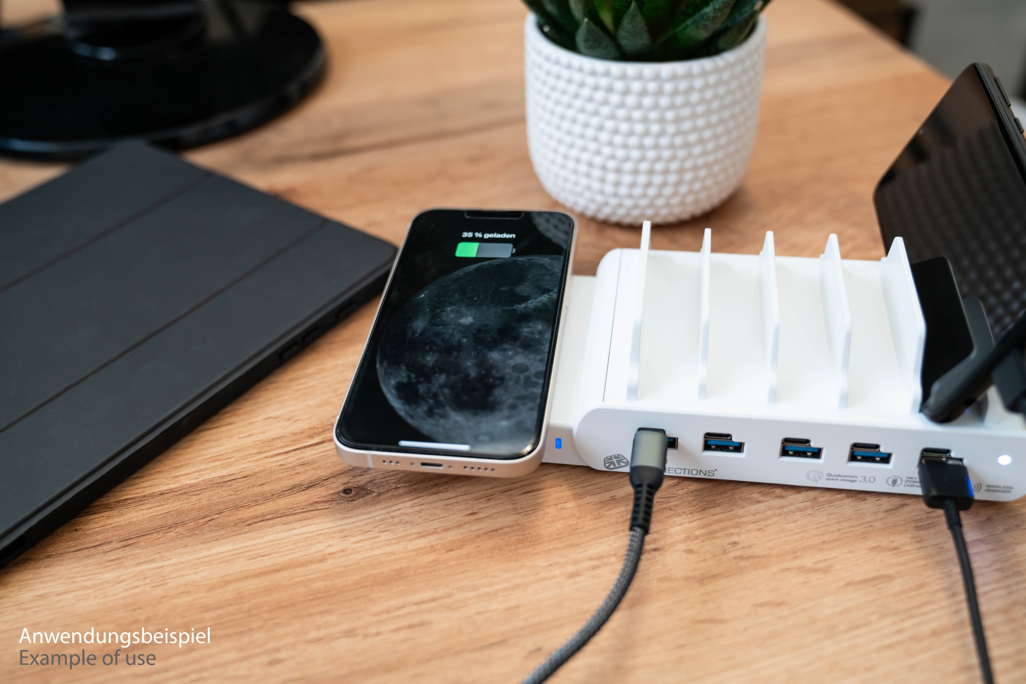 Qi Wireless Charging Pad 15W for Good Connections® USB Desktop Fast Charging Station PCA-D006W (left side)